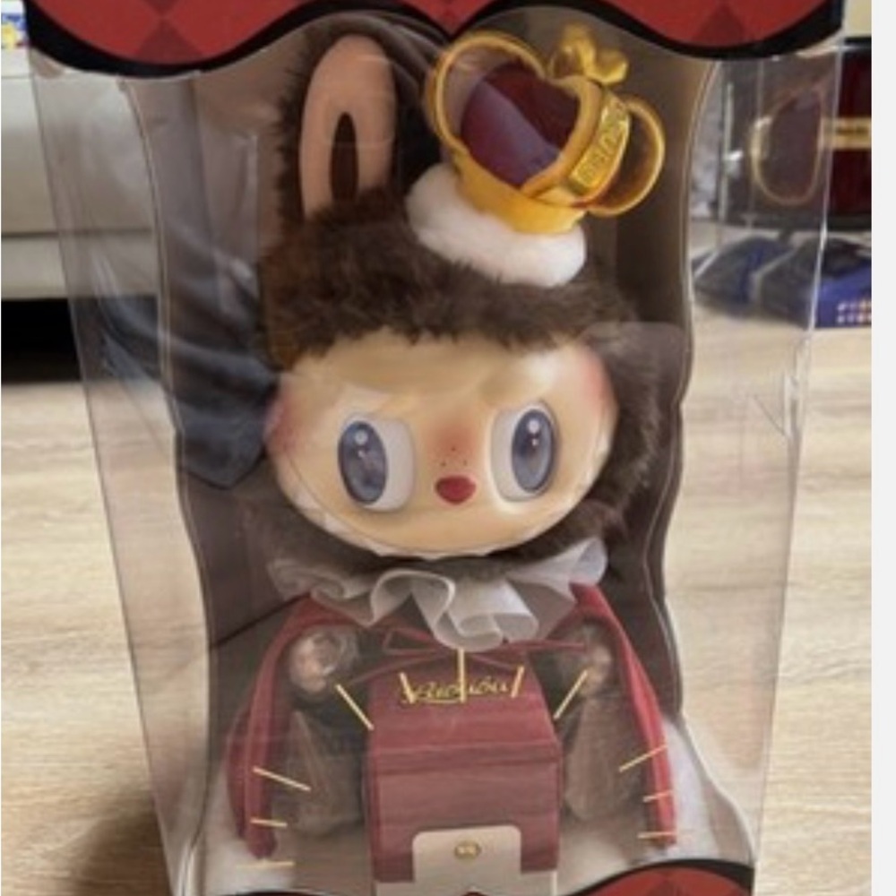 Pop mart authentic king check mate Action Figure
